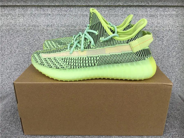 Yeezy 350 V2 Yeezreel tenisice — bočni prikaz