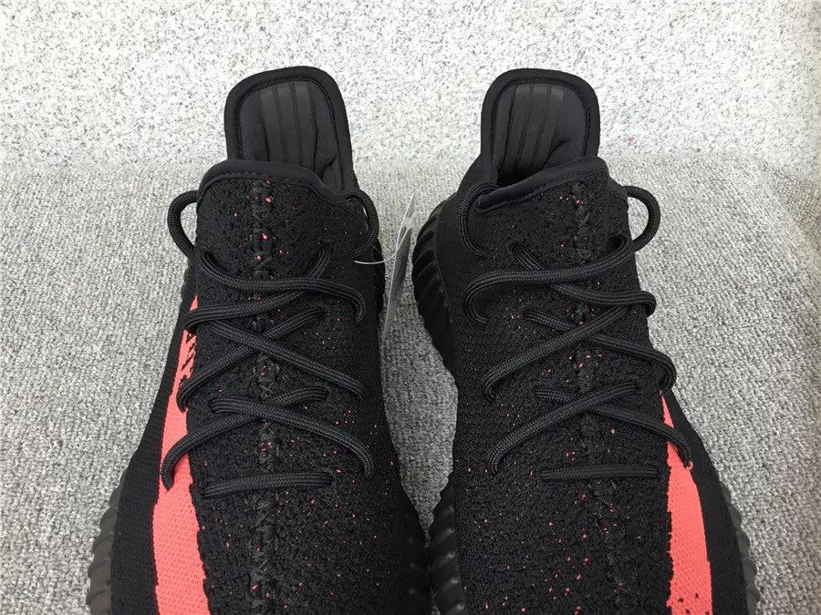 Yeezy 350 Core Black Red tenisice — detalj