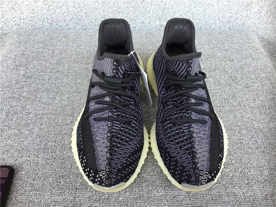 Yeezy 350 V2 Asriel tenisice — detalj