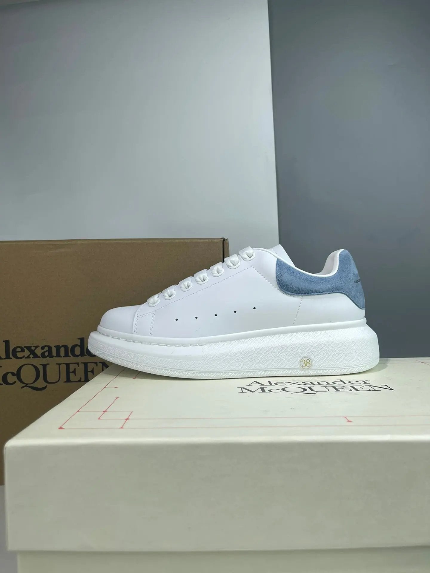 Mc Queen Baby Blue tenisice — prednji prikaz