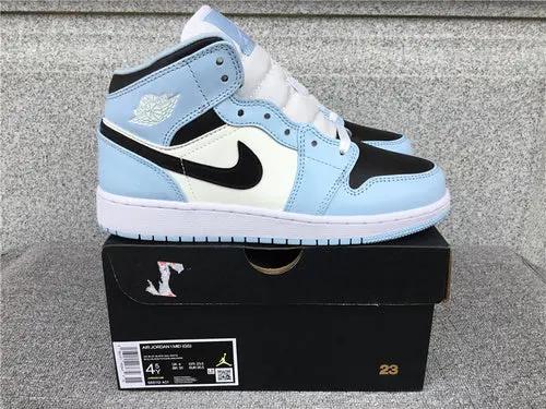 Air Jordan 1 Mid "University Blue" tenisice — bočni prikaz