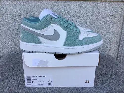 Air Jordan 1 Low "New Emerald" tenisice — bočni prikaz
