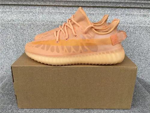 Yeezy Boost 350 Mono Clay tenisice — bočni prikaz