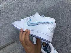 Air Jordan 1 Low "Dare To Fly" tenisice — detalj