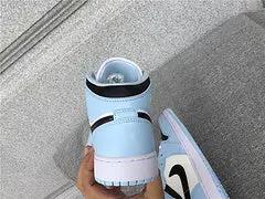 Air Jordan 1 Mid "University Blue" tenisice — gornji prikaz