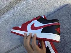 Air Jordan 1 Low "Chicago Bulls tenisice — prednji prikaz