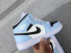 Air Jordan 1 Mid "University Blue" tenisice — detalj