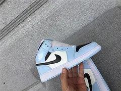 Air Jordan 1 Mid "University Blue" tenisice — prednji prikaz