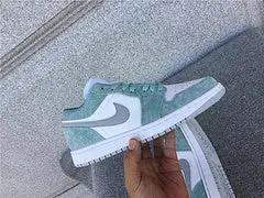 Air Jordan 1 Low "New Emerald" tenisice — prednji prikaz