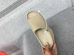 Yeezy Slide natikače — gornji prikaz