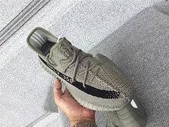 Yeezy Boost 350 v2 Granite tenisice — detalj