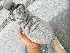 Yeezy350 V2 True Form tenisice — detalj