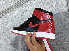Air Jordan 1 High Bred Patent tenisice — prednji prikaz