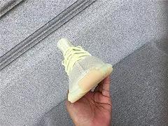 Yeezy350 V2 Butter tenisice — gornji prikaz